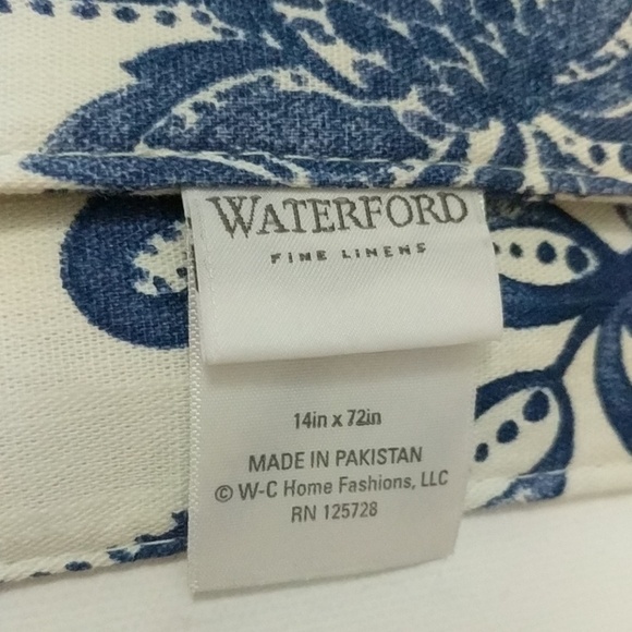 Table Runner 14"x 72" Paisley Tassel by Westford Fine Linens NWOT - Picture 3 of 5